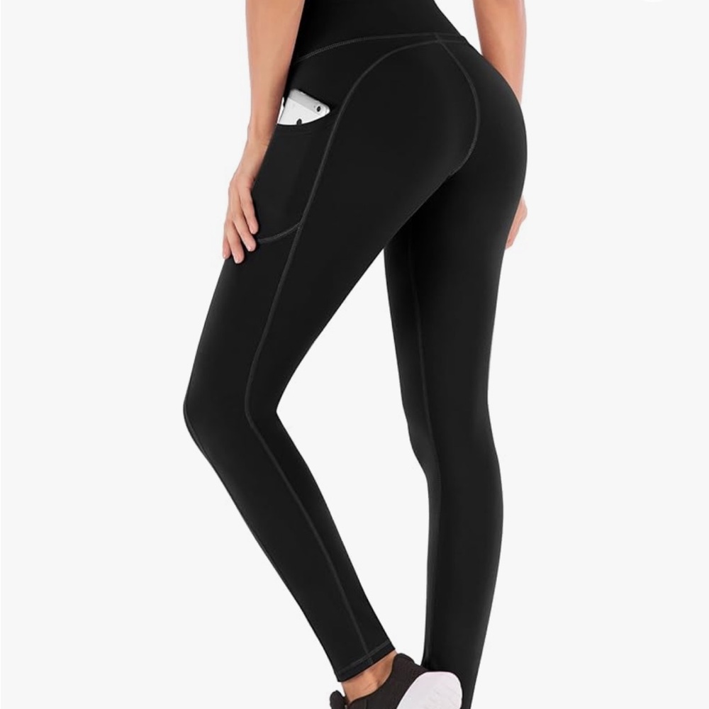 NWT Iuga workout pants with side pockets and thick waistband